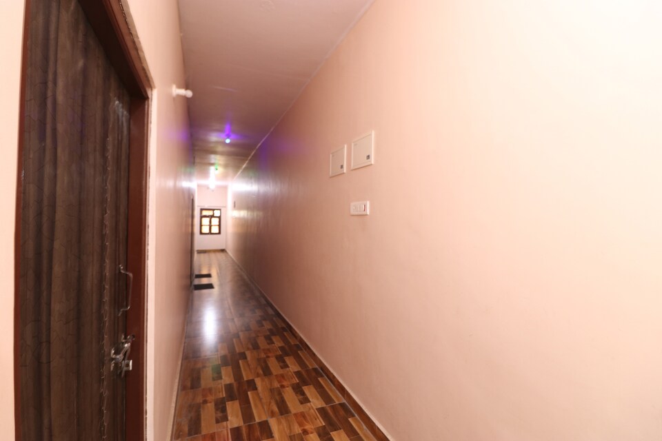 SPOT ON 45080 Hotel Rajeshwari, Jaunpur, Jaunpur