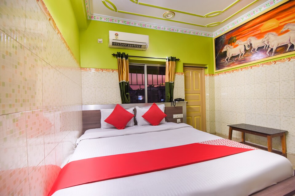 OYO 45088 Parboti Lodge, Tarapith, Tarapith