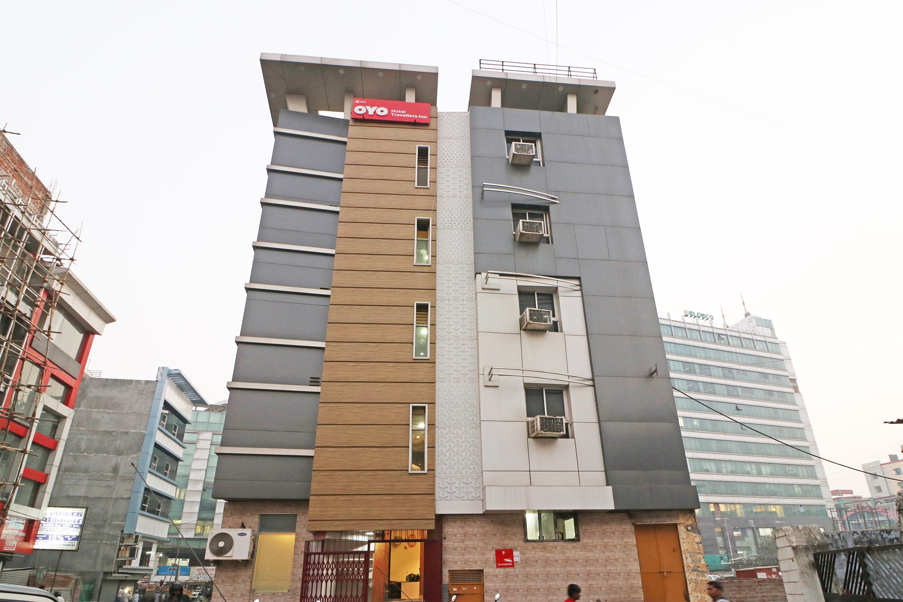 OYO 4011 Hotel Travellers Inn