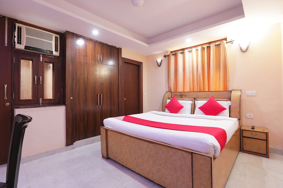 OYO 45102 Sharma Residency, Noida Expressway SEZ, Noida