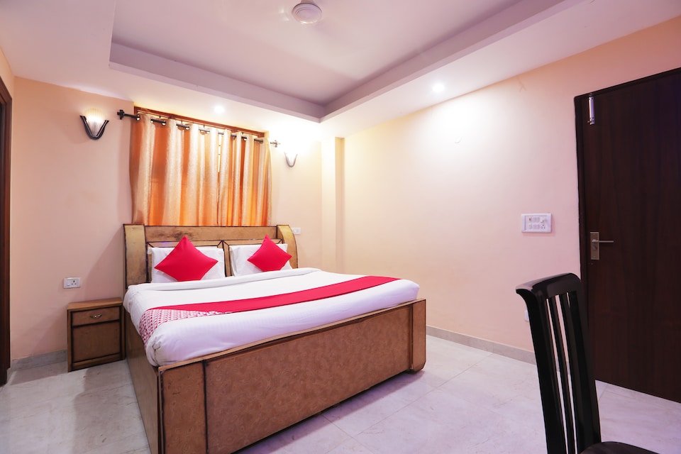 OYO 45102 Sharma Residency, Noida Expressway SEZ, Noida