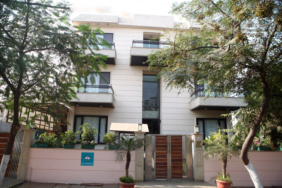 OYO Premium 081 DLF, Cyber City Extension, Gurgaon