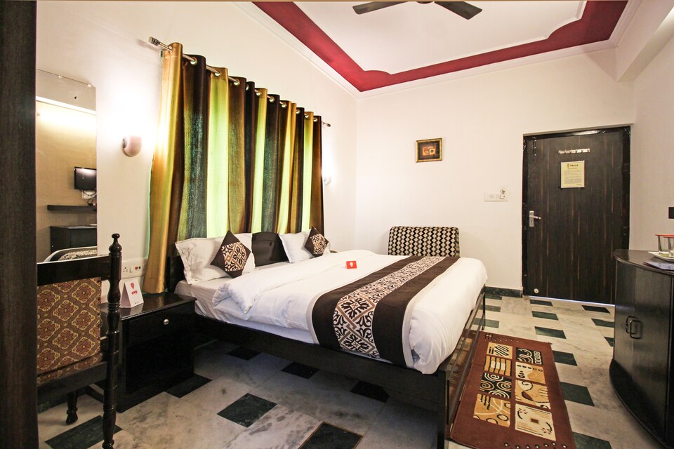 OYO 4014 Hotel Priya Agra, Shilpgram, Agra
