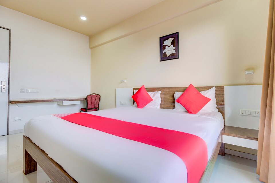 OYO 4017 Hotel Grand Ashwin 1, Gondedumala Nashik, Nashik