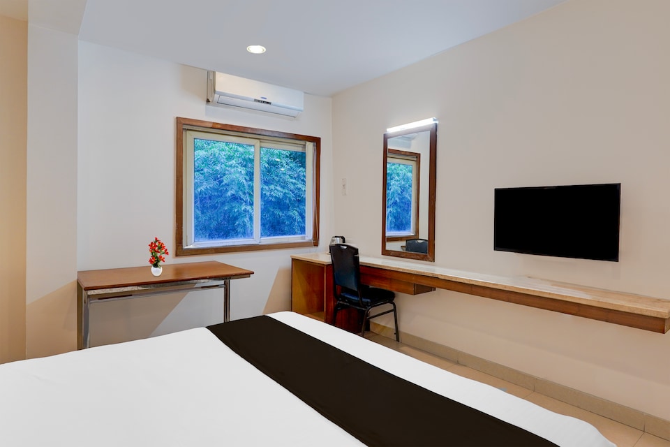 Super Townhouse Arcot Road Near Kauvery hospital, Vadapalani Chennai, Chennai