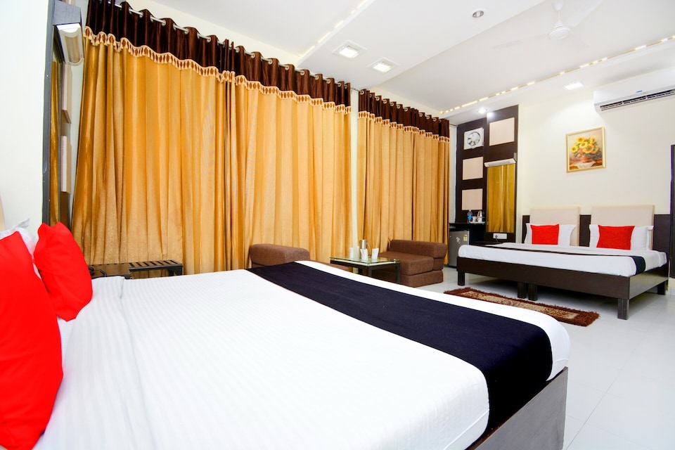 Capital O Hotel Akaal Residency, Golden Temple Road Amritsar, Amritsar