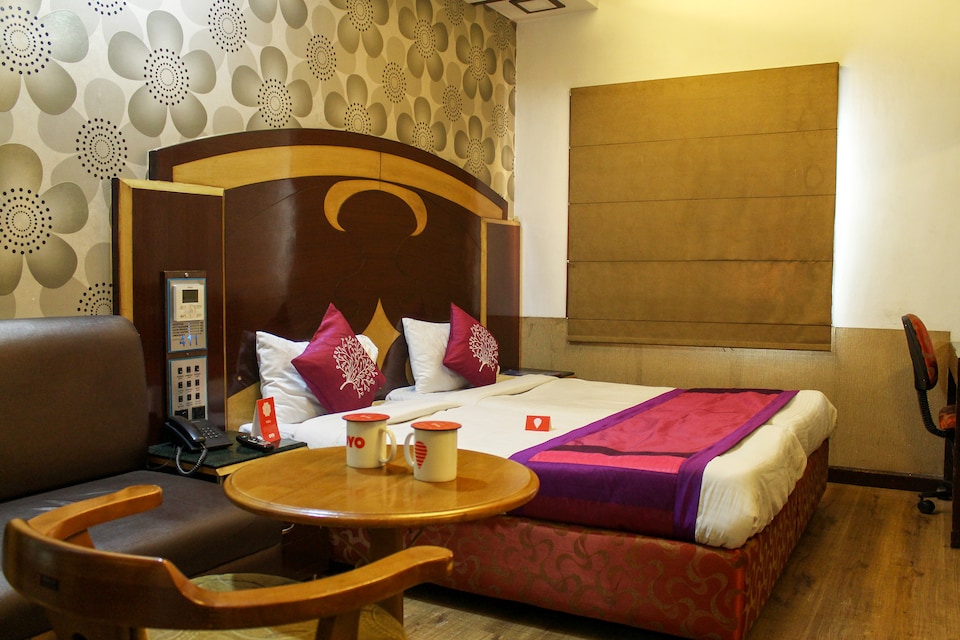 OYO Hotel Amar Yatri Niwas, Fatehabad Road, Agra