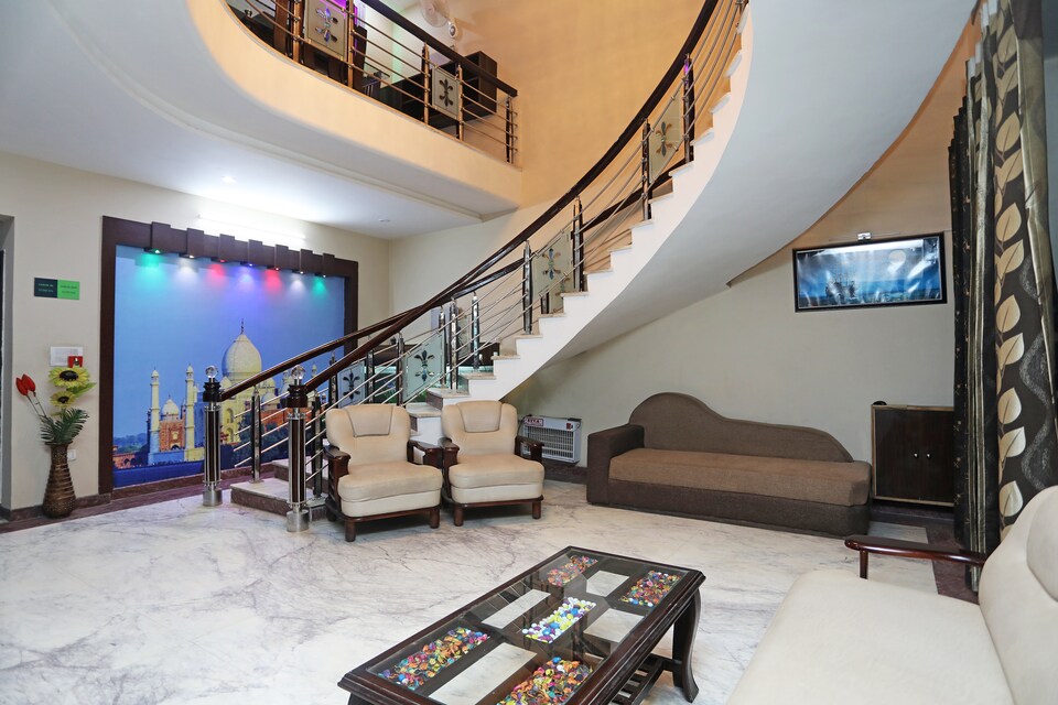 Hotel O Taj East Gate Metro Station Formerly Queen Palace, Fatehabad Road, Agra