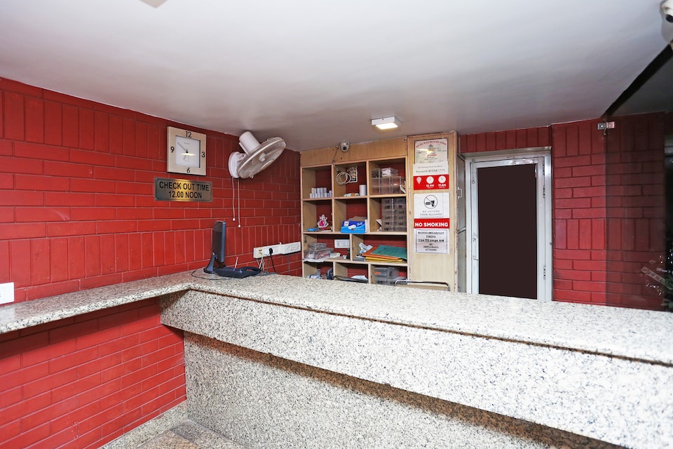 OYO 694 होटल मलिक रेसिडेन्सी, 80 FT Road Kanpur, कानपुर