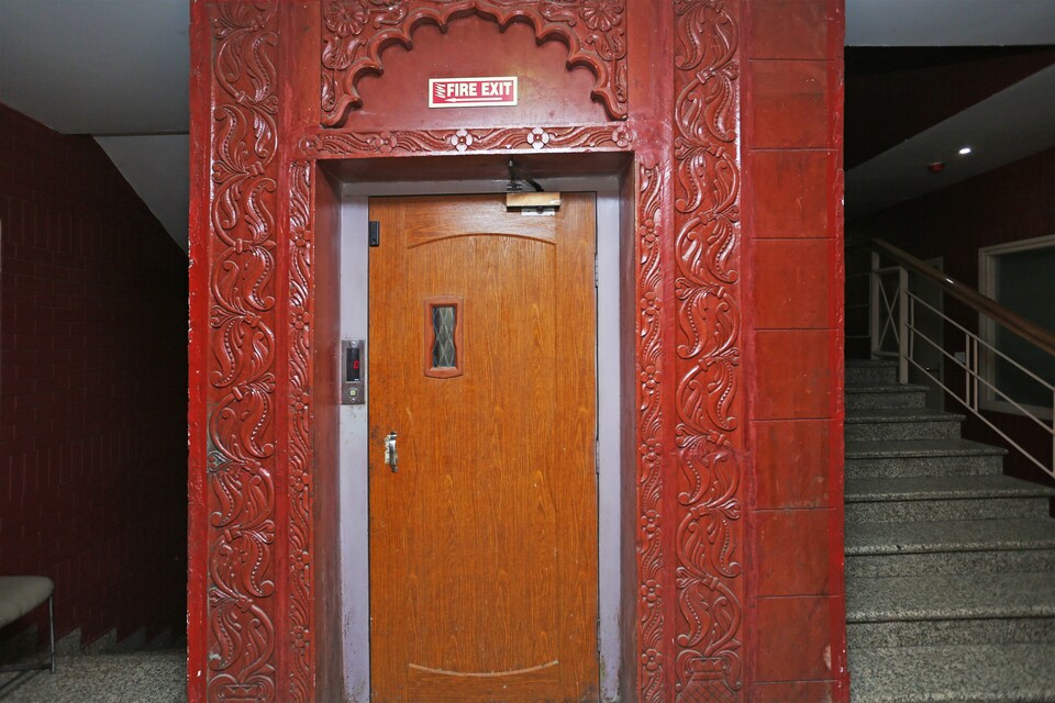 OYO 694 होटल मलिक रेसिडेन्सी, 80 FT Road Kanpur, कानपुर