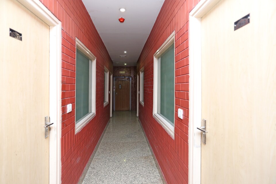 OYO 694 होटल मलिक रेसिडेन्सी, 80 FT Road Kanpur, कानपुर