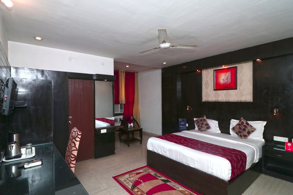 Collection 4122 Hotel Silver, Gomti Nagar Lucknow, Lucknow