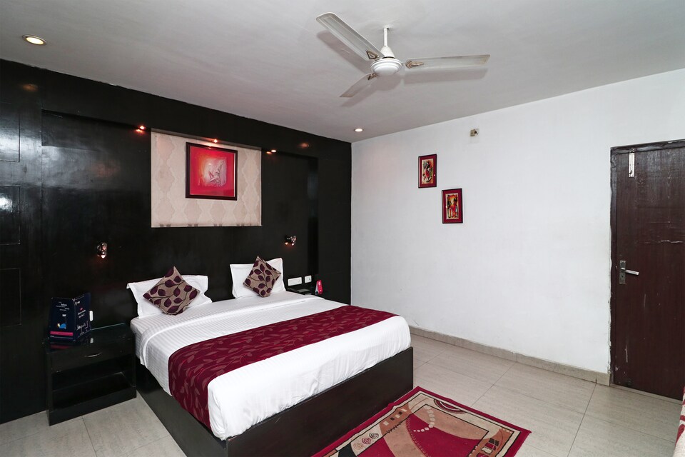 Collection 4122 Hotel Silver, Gomti Nagar Lucknow, Lucknow