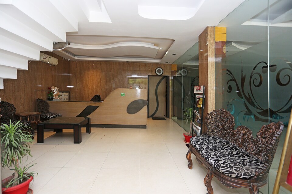 Collection O Silver7 Near Fun Republic Mall, New High Court Lucknow, Lucknow