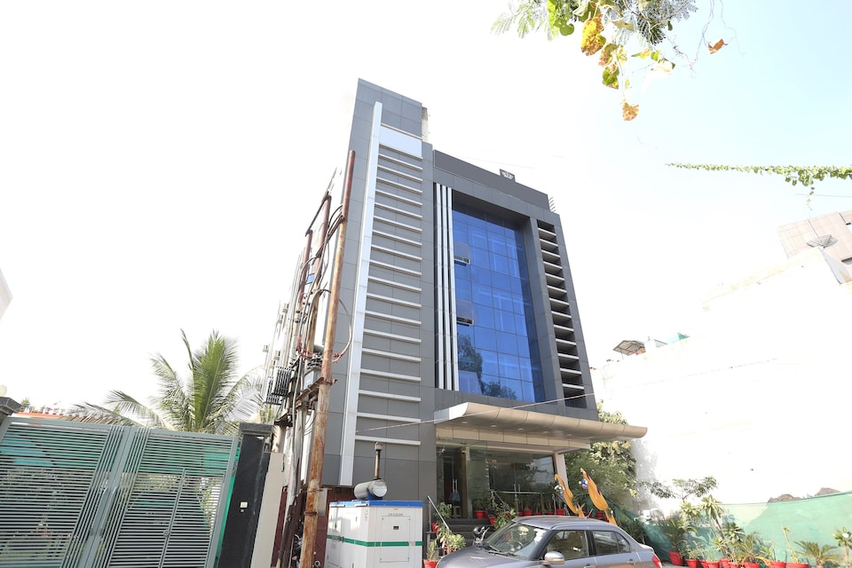 Collection O Silver7 Near Fun Republic Mall, New High Court Lucknow, Lucknow