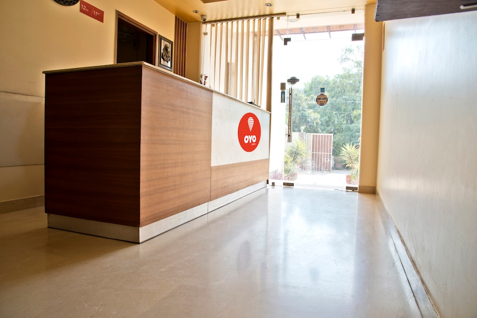 OYO 699 Hotel The Pearl, Huda 2, Gurgaon