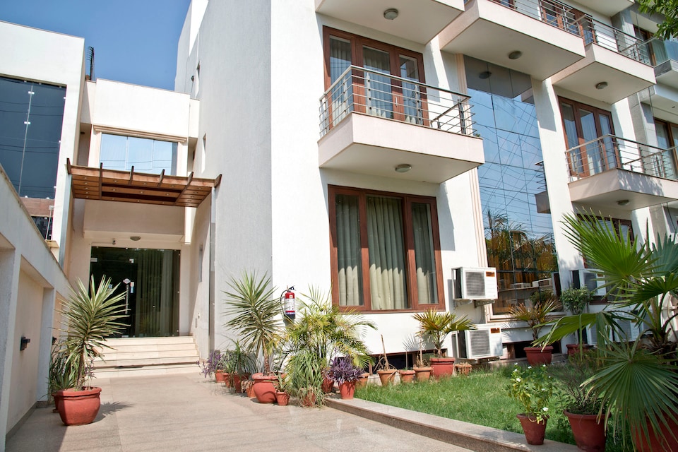 OYO 699 Hotel The Pearl, Huda 2, Gurgaon