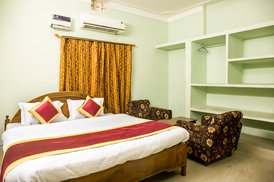 OYO 4180 near Kalinga Hospital, Jaidev Vihar, Bhubaneswar