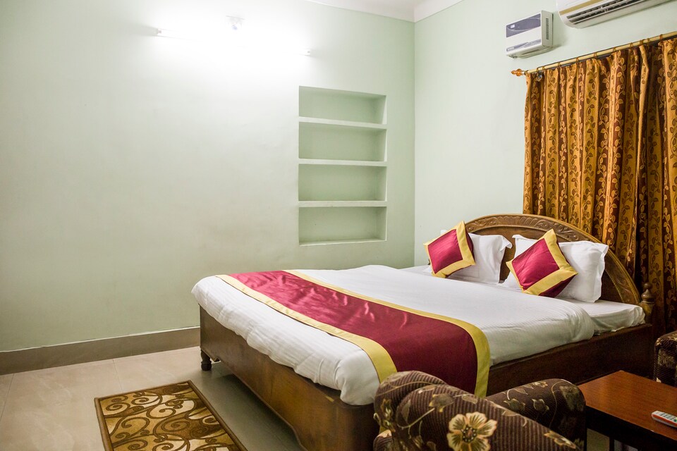 OYO 4180 near Kalinga Hospital, Jaidev Vihar, Bhubaneswar