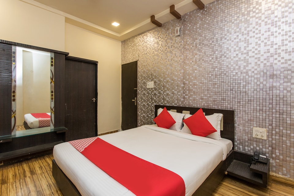 OYO 23471 Hotel Hilton Tower, Main Market Ujjain, Ujjain