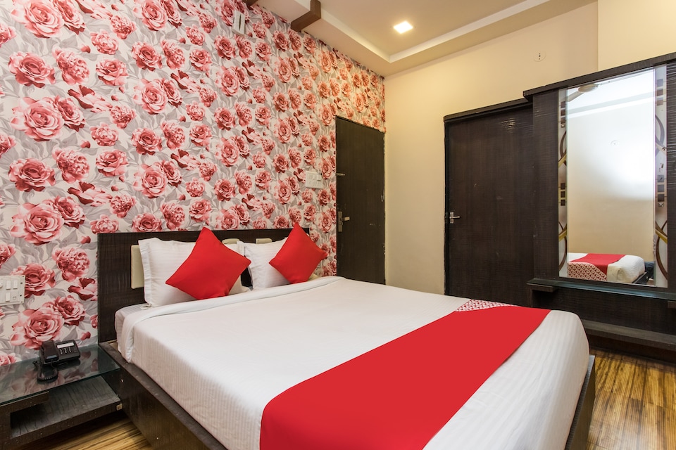 OYO 23471 Hotel Hilton Tower, Main Market Ujjain, Ujjain