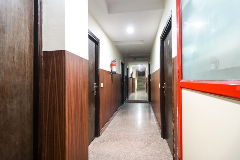 OYO Hotel Raj, Airport Delhi, Delhi Transit