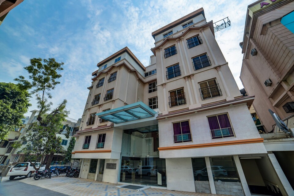 Capital O 18973 Hotel Summit, Navrangpura Ahmedabad, Ahmedabad