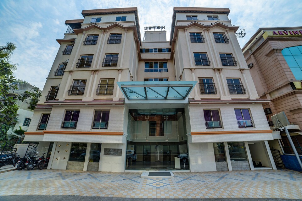 Capital O 18973 Hotel Summit, Navrangpura Ahmedabad, Ahmedabad