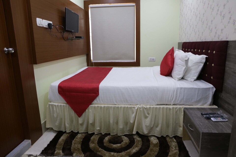 OYO 4218 Z International, Jaidev Vihar, Bhubaneswar