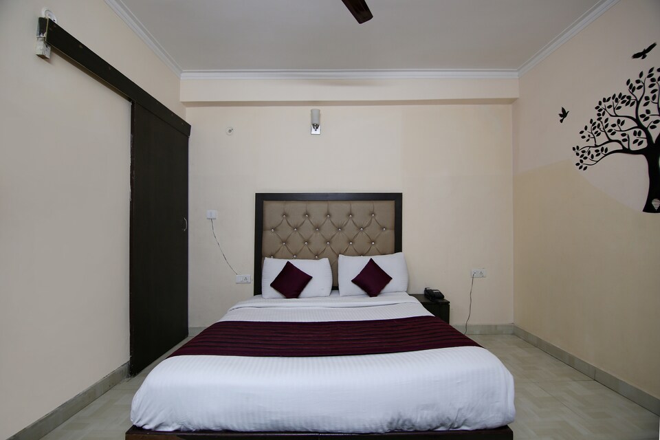 OYO 709 Hotel Cross Winds, Noida Industrial Area Mamura, Noida