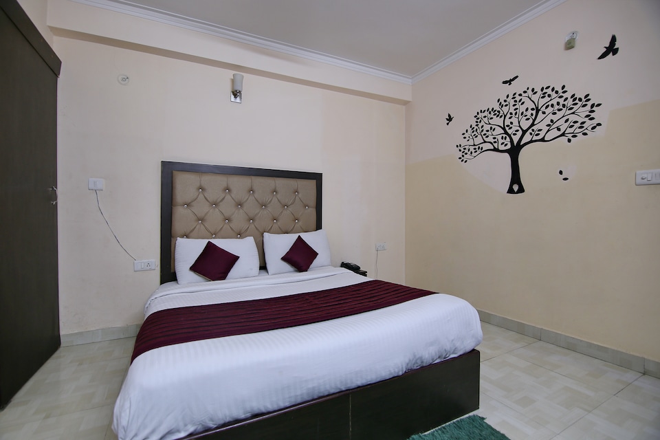 OYO 709 Hotel Cross Winds, Noida Industrial Area Mamura, Noida