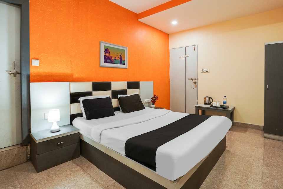 Hotel O Crystal, Ashram Road Ahmedabad, Ahmedabad