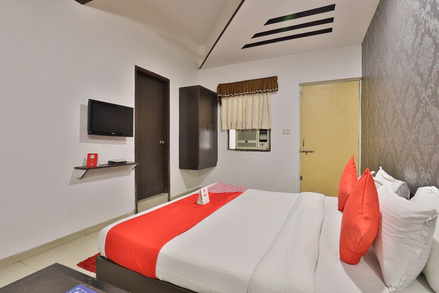 OYO 711 Hotel Crystal  Budget Ahmedabad  Book    1271 OYO