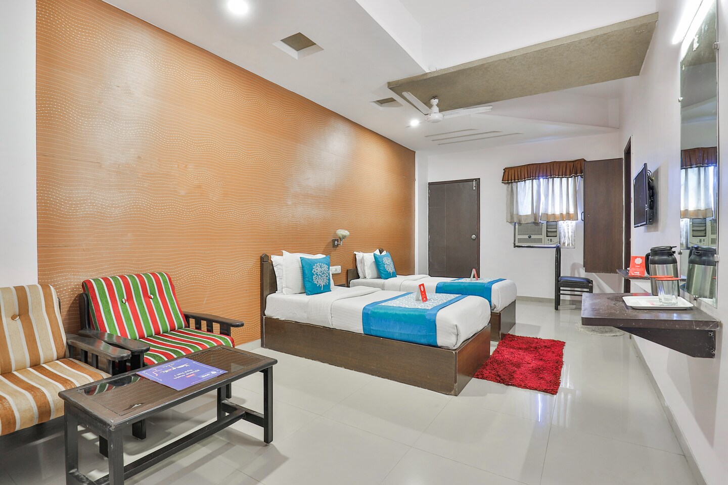 OYO 711 Hotel Crystal Ahmedabad - Ahmedabad Hotel Reviews, Photos