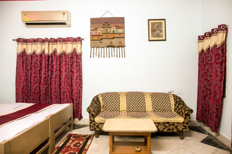 OYO 4279 near Kalinga Hospital, Jaidev Vihar, Bhubaneswar