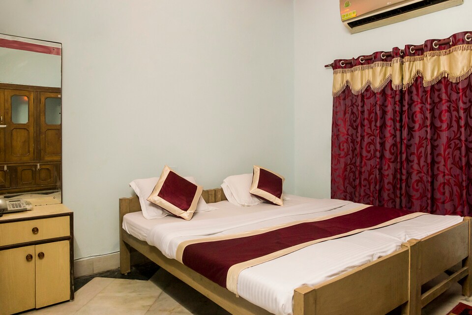 OYO 4279 near Kalinga Hospital, Jaidev Vihar, Bhubaneswar