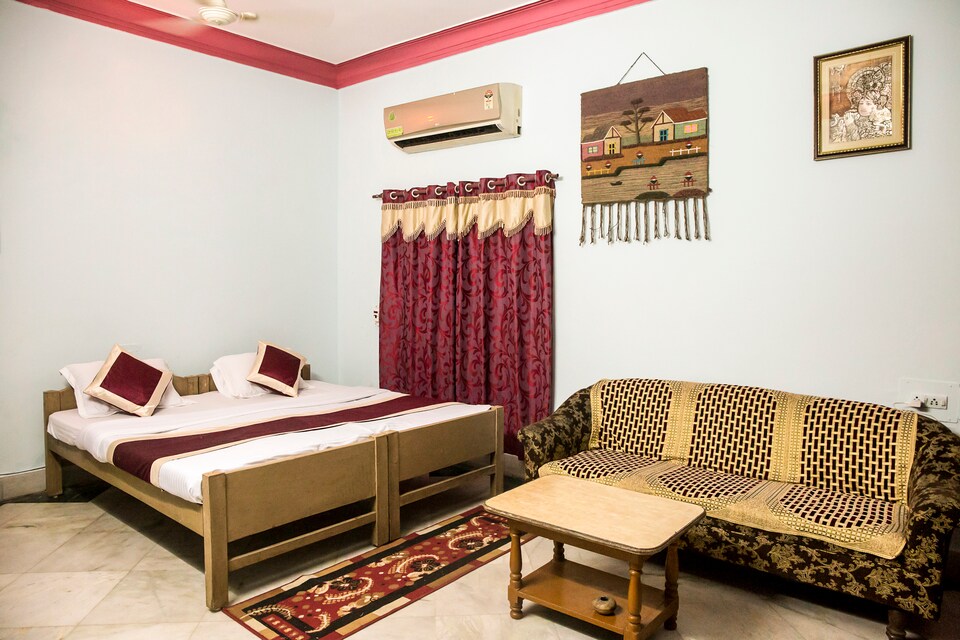 OYO 4279 near Kalinga Hospital, Jaidev Vihar, Bhubaneswar