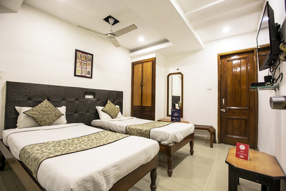 Capital O 4287 Hotel Pathik, Hamidia Road Bhopal, Bhopal