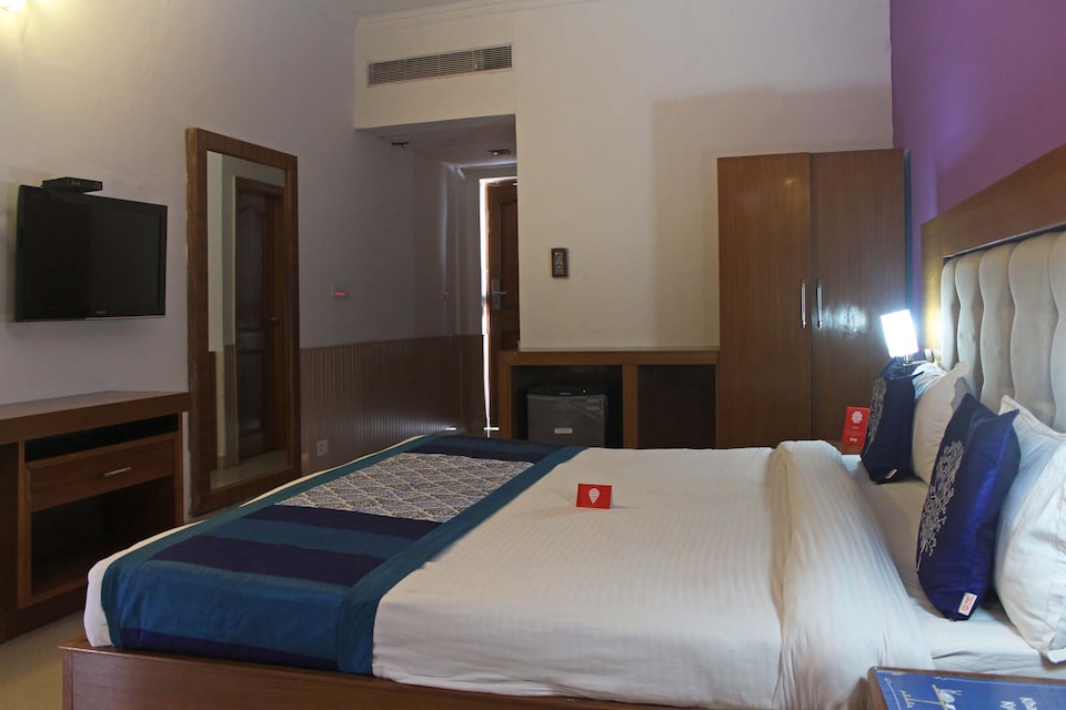 OYO 4288 Hotel Padmini Palace, Dehradun Airport, Dehradun