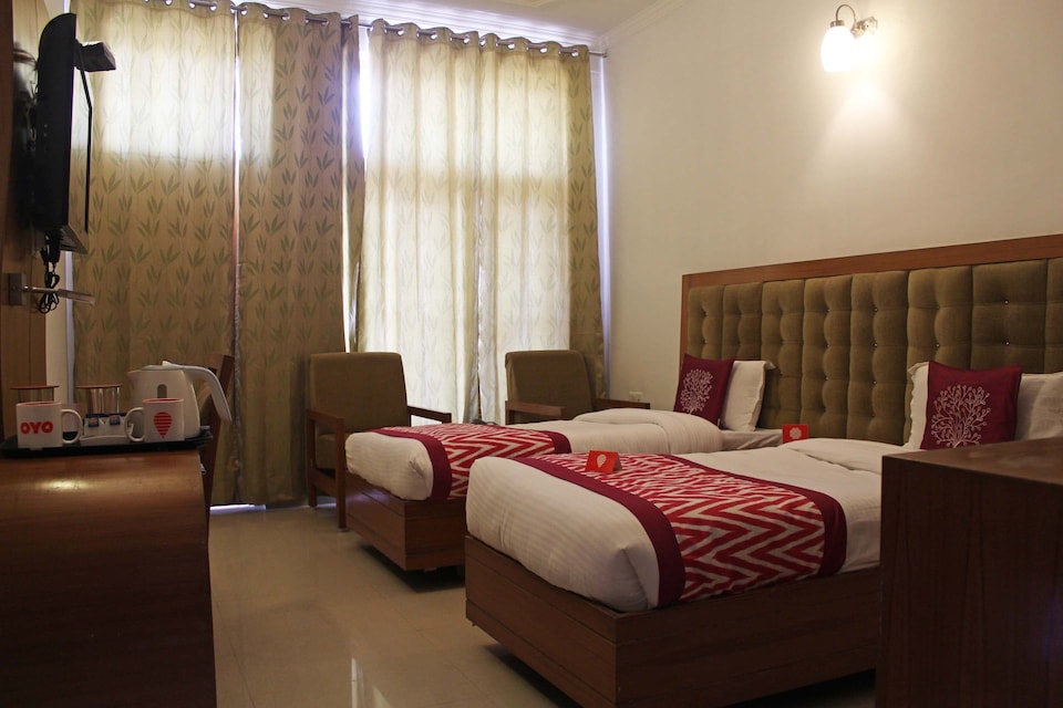 OYO 4288 Hotel Padmini Palace, Dehradun Airport, Dehradun