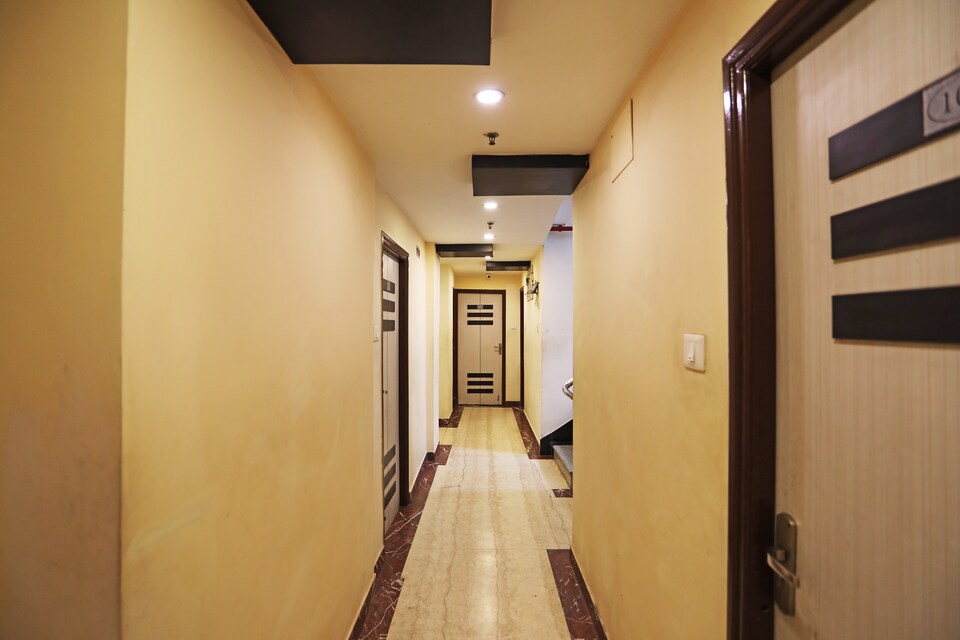 OYO 718 Hotel Saad, Park Circus Kolkata, Kolkata
