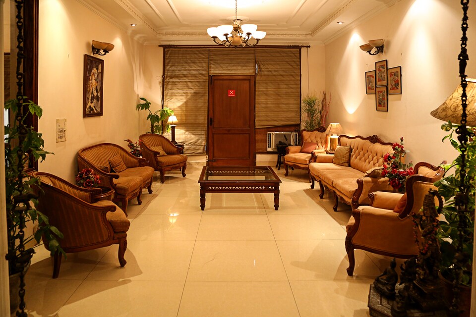 OYO 4297 AVON PALACE, Noida City Metro, Noida
