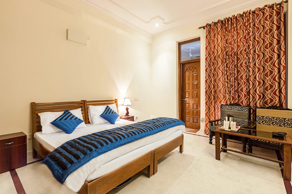 OYO 323 Hotel Silver Inn, Noida City, Noida