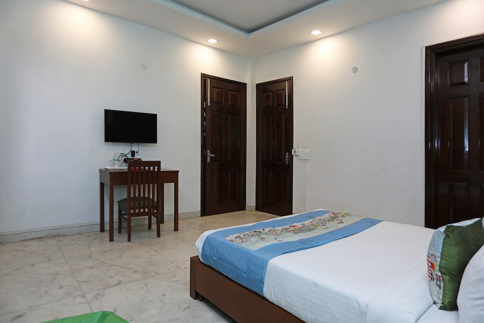 OYO Flagship 136 Sector 45 Noida, Noida Expressway SEZ, Noida