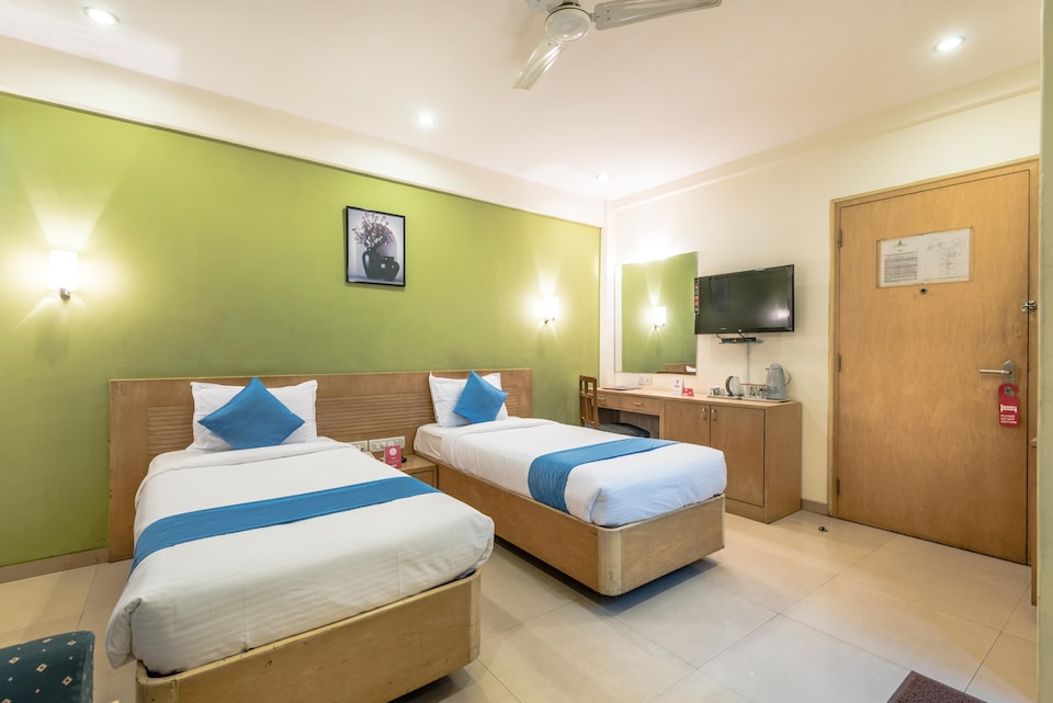 OYO 4354 Ajanta Hotel, Juhu, Mumbai