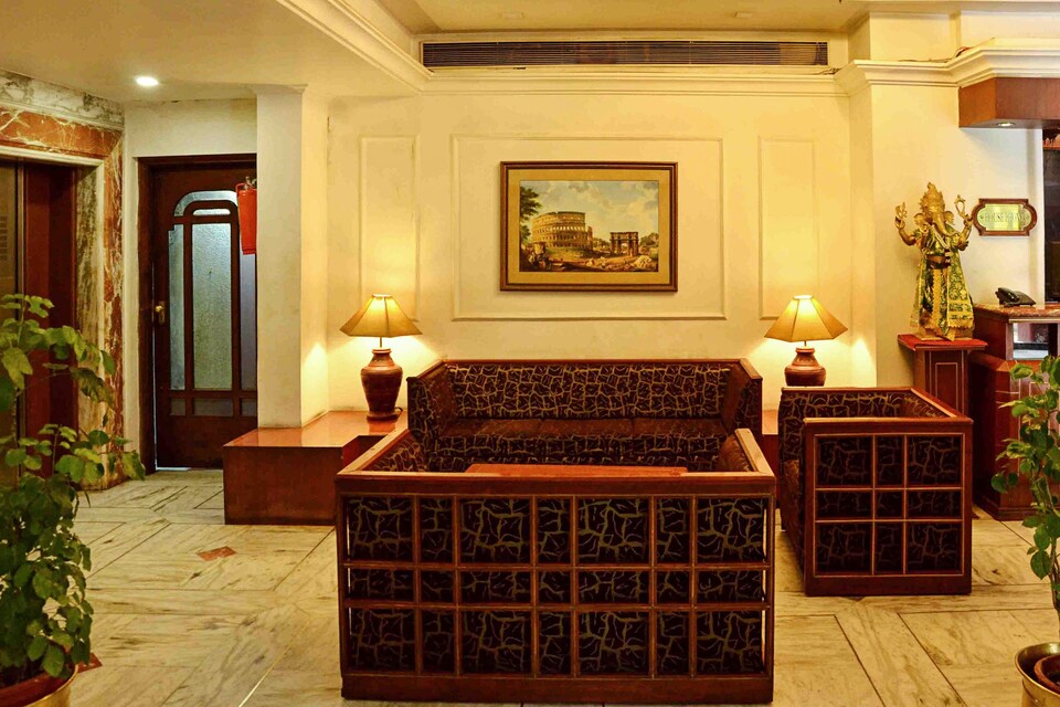 OYO 727 Hotel Crown Palace, MG Road Indore, Indore