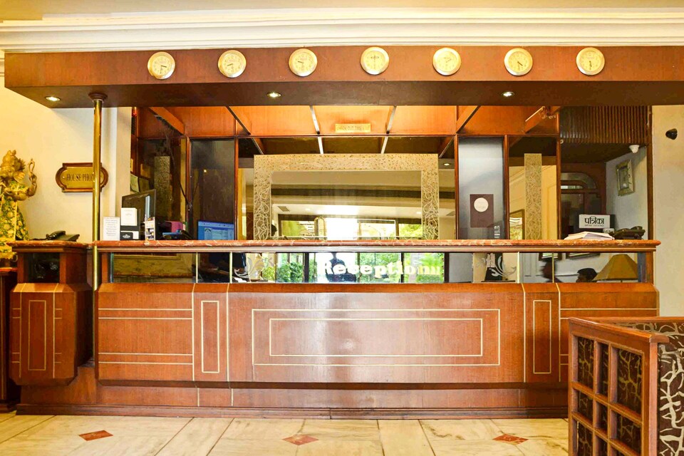 OYO 727 Hotel Crown Palace, MG Road Indore, Indore