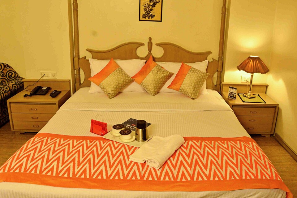 OYO 727 Hotel Crown Palace, MG Road Indore, Indore
