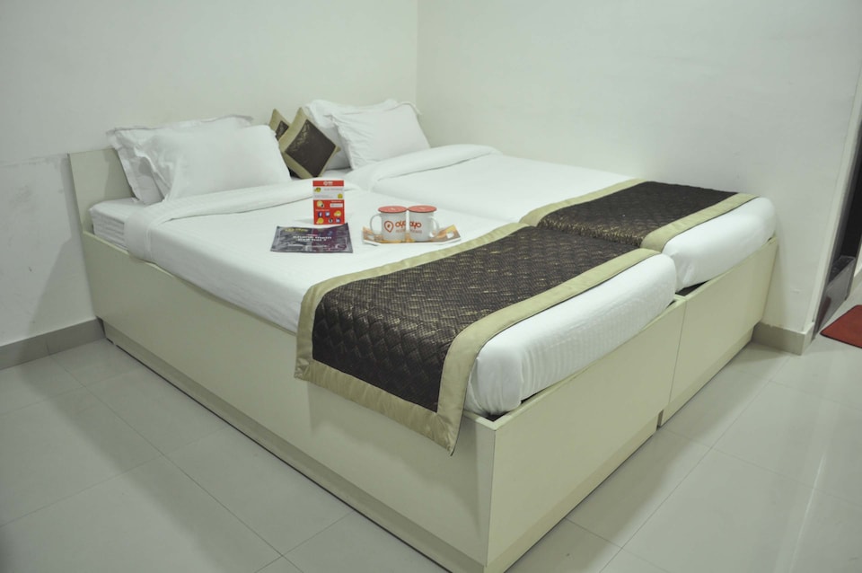 OYO 4372 The Avr Hotels & Banquets, Bailey Road, Patna