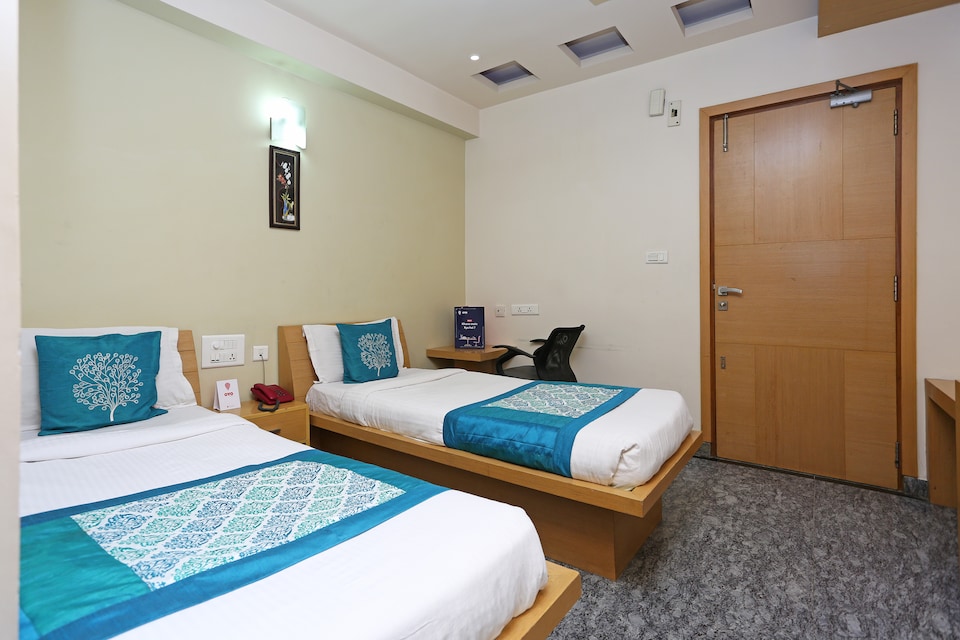 OYO 732 DLF, Gachibowli-II, Hyderabad